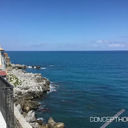 Balcone Sugli Scogli Cefalu